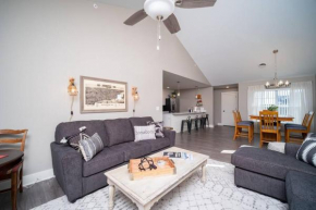 Charming Condo in Bettendorf